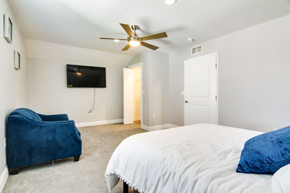 Updated Home - Walk to Salisbury University!