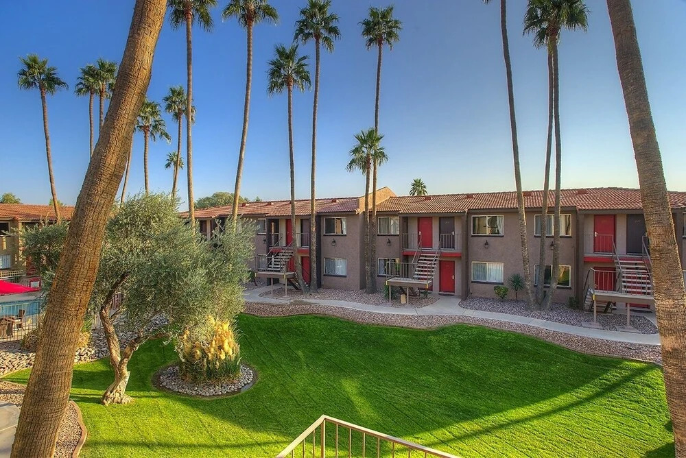 116 Fully Furnished 1BR Suite-Prime Location! by RedAwning