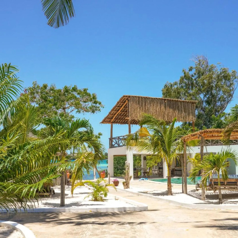 Merry Crab Cove - Après-Safari Beach Hotel