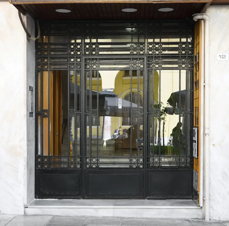 Roomore Apartments