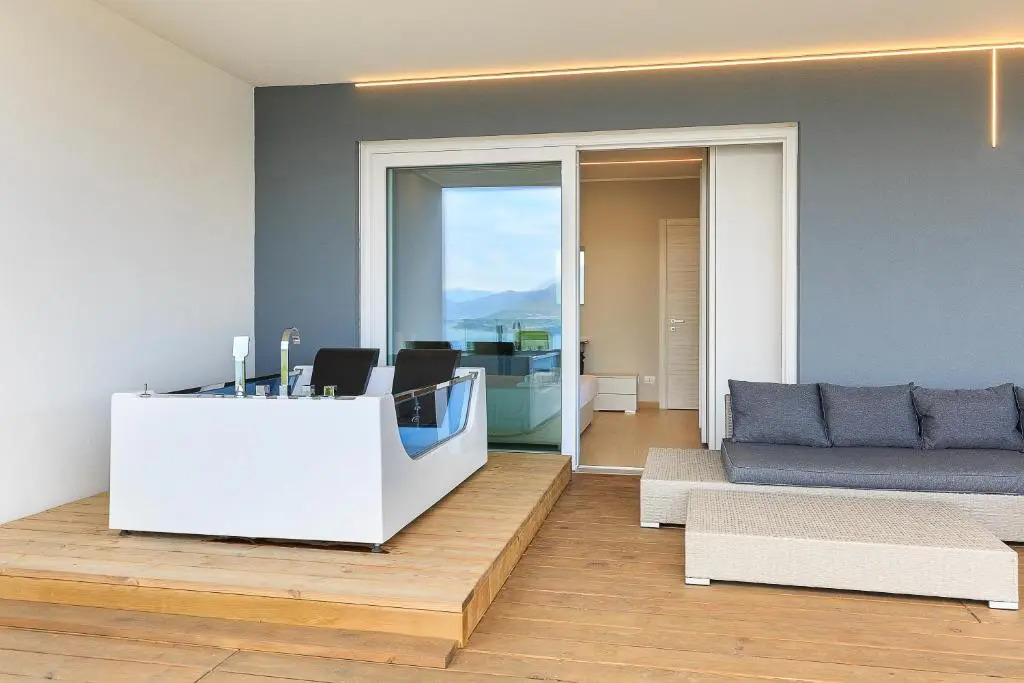 Skylake Penthouse by Impero House