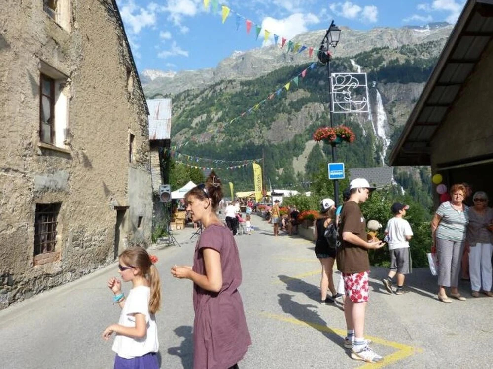 Apartment With 2 Bedrooms in Vaujany, With Wonderful Mountain View and