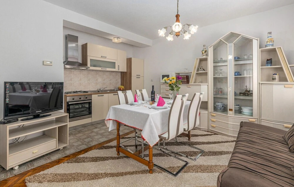 Amazing Apartment in Novi Vinodolski With 1 Bedrooms and Wifi