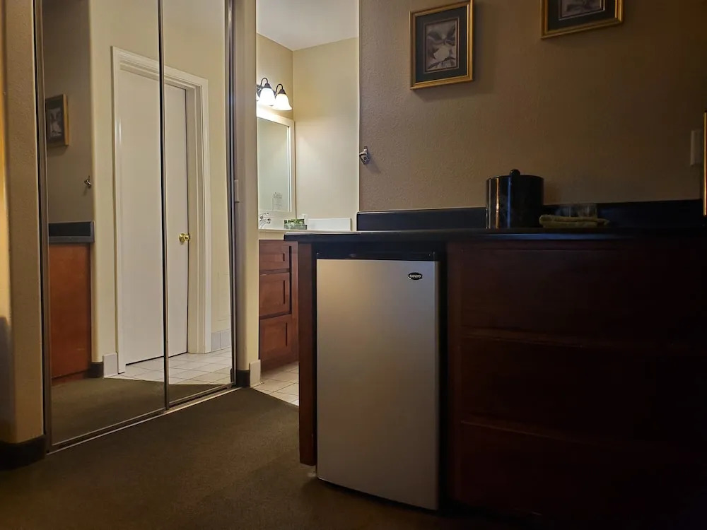 Redwood Hyperion Suites