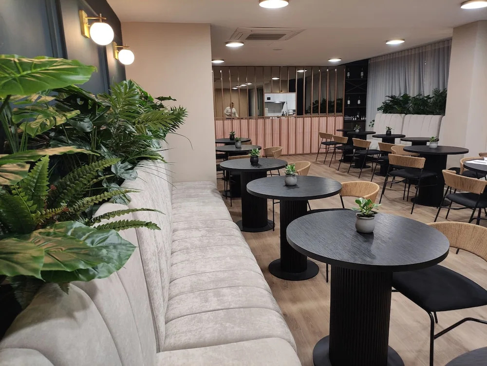 1616 Hotel