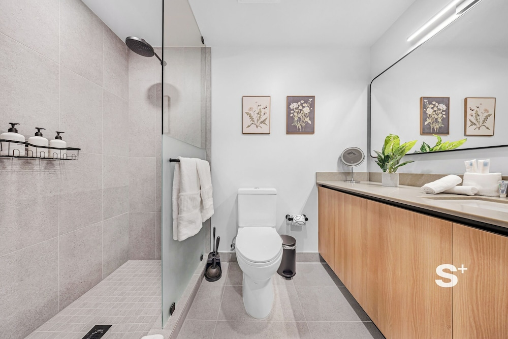 Luxury 1BR and Den in the Heart of Miami