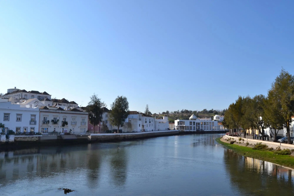 Modern Cabanas de Tavira Apartment by Ideal Homes