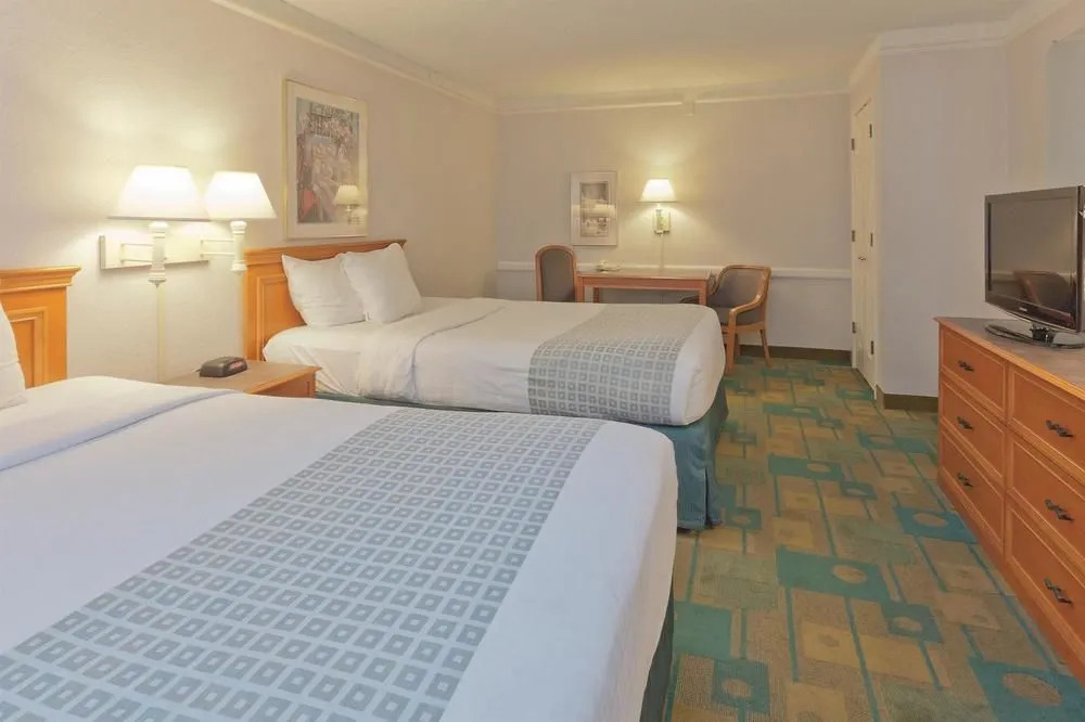 Days Inn & Suites Huntsville