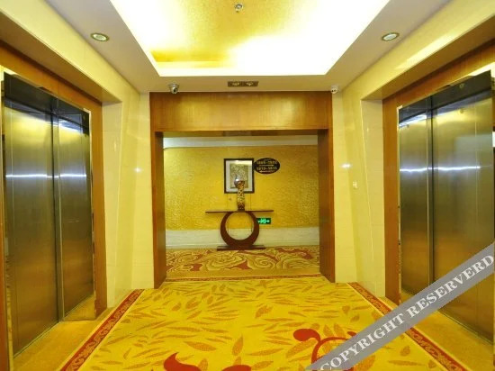 CLOUDS Hotel (Kunming New Luosiwan)