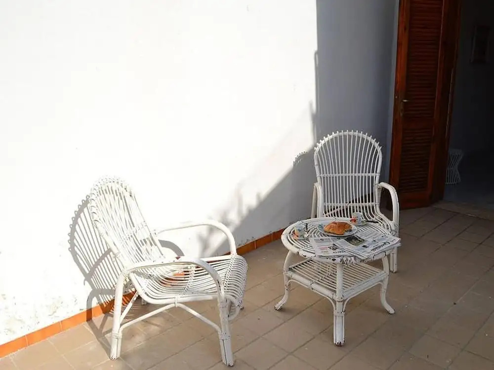 Cosy Apartment Near The Beach With Patio; Pets Allowed; Parking Available