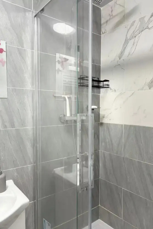 2 Bed Flat - Sleeps 3 - Parking - Wifi