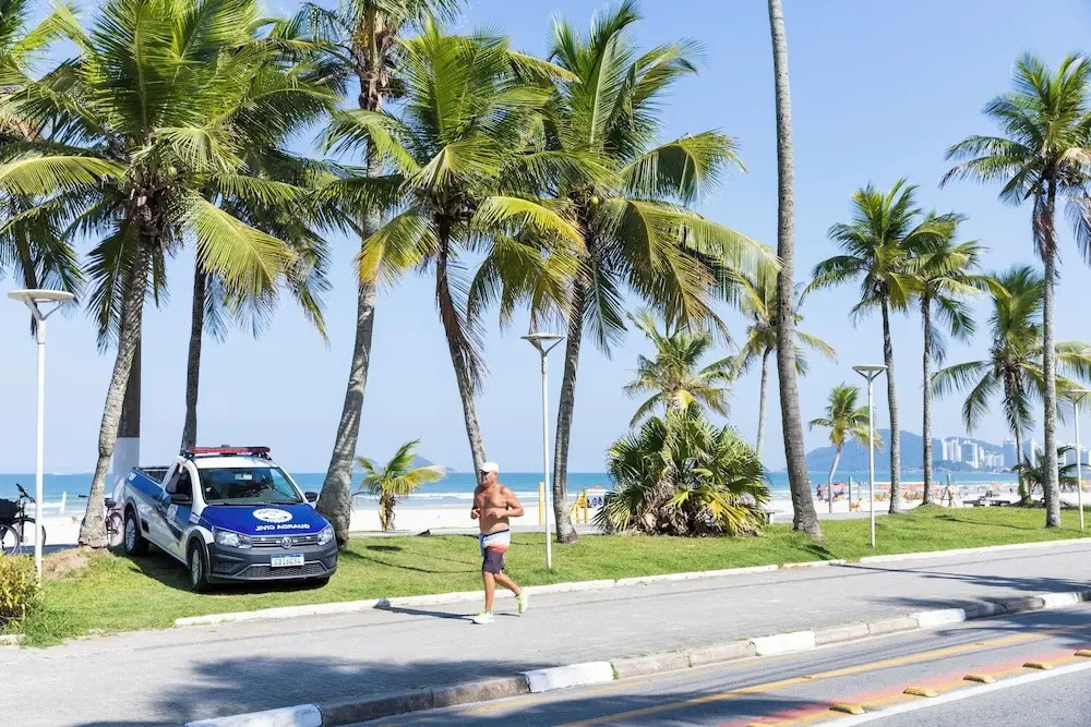 250m da praia com AC 4 quartos