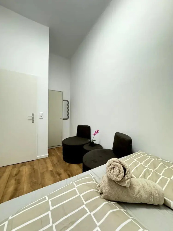 Stylish 9BR Apartment for 18 Guests