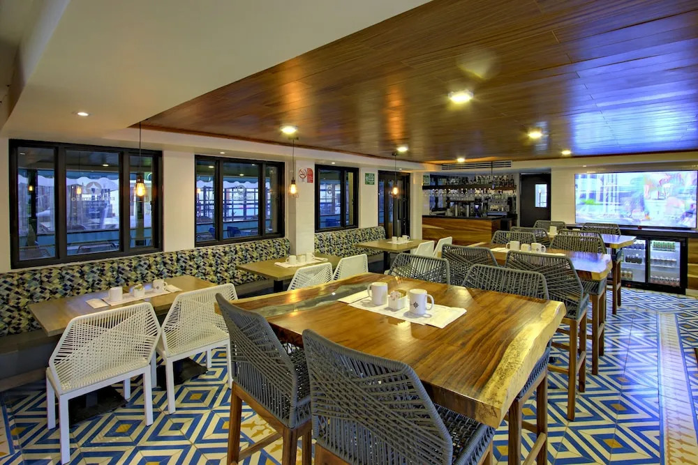 La Pinta Hotel