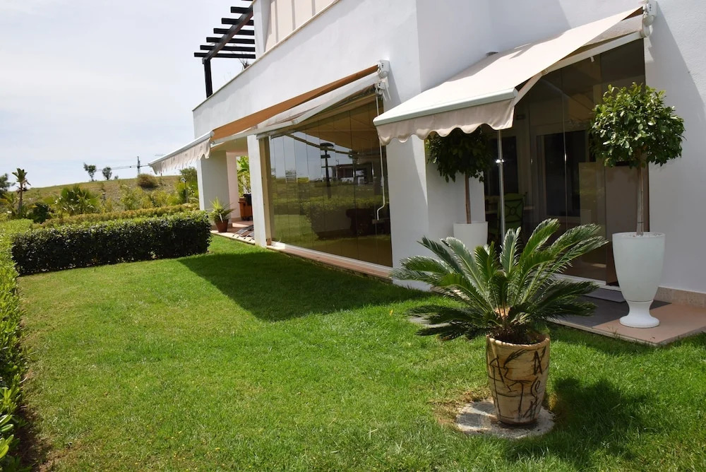 Semi Detached Townhouse Near The Beach