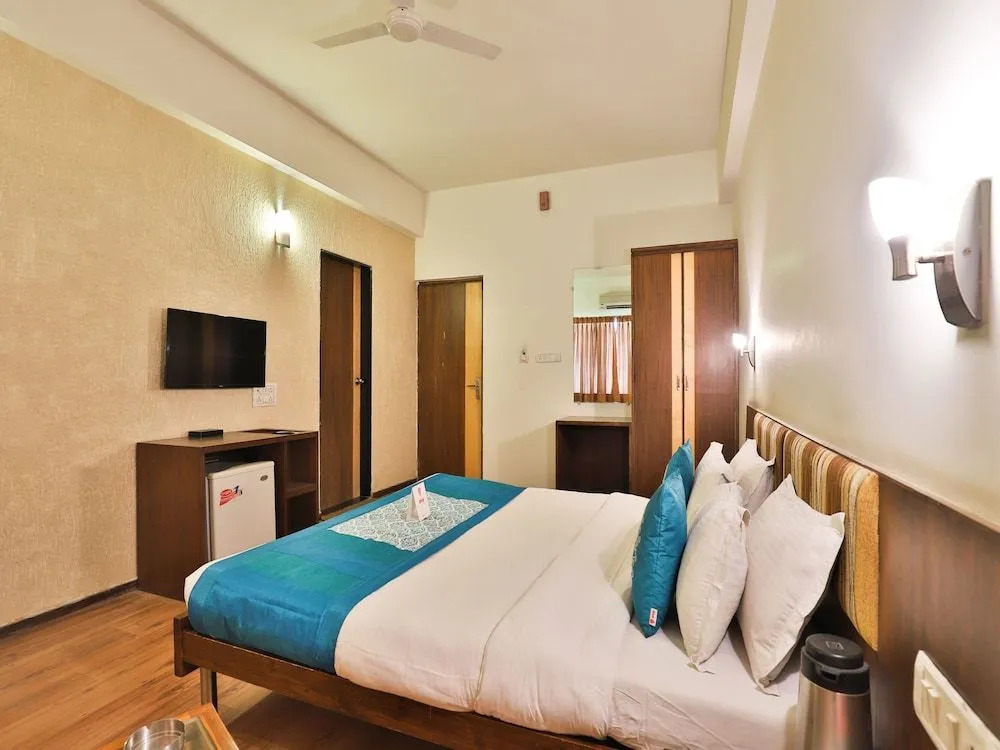 OYO 12945 Hotel President