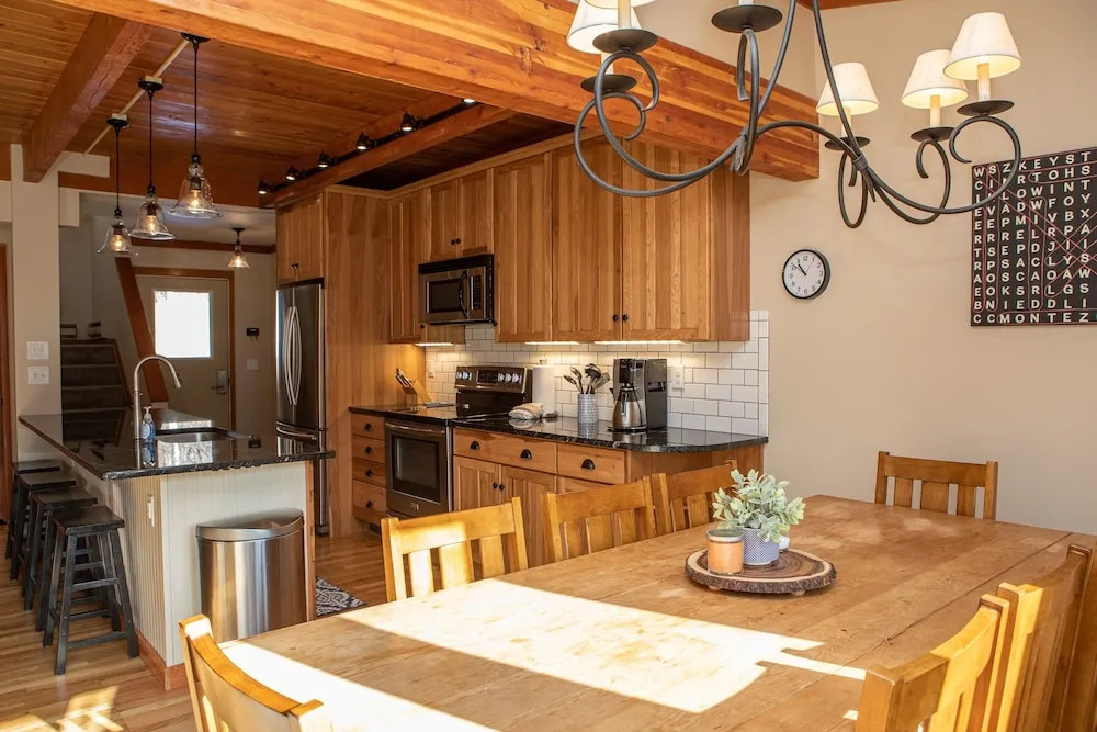 1320 Tennis Townhome 3 Bedroom Townhouse by RedAwning