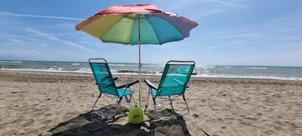 Excellent location- Beach, Pool, Telework, 2 Bikes, Parking & Wifi GRATIS at "CaSa Carol'S"