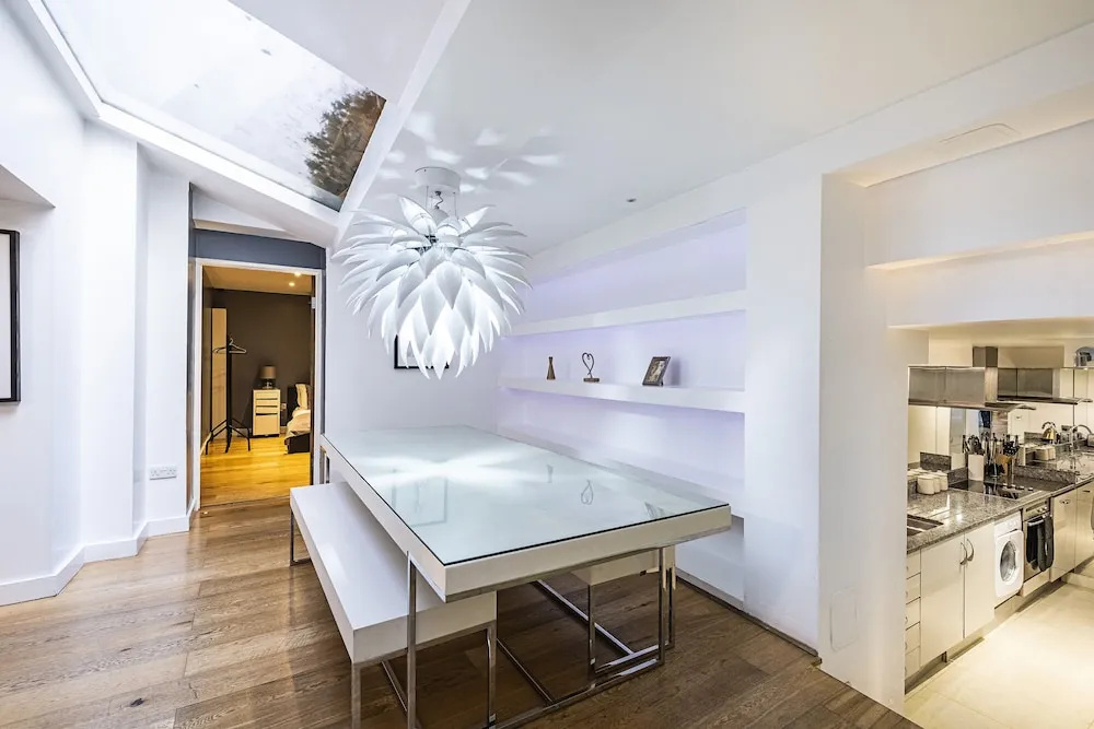 Martin Lane Apartment by Flexystays