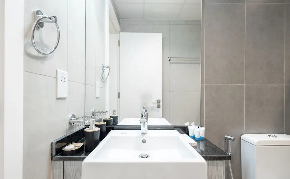 SuperHost - Comfort 1BR Centurion Onyx Retreat with Balcony