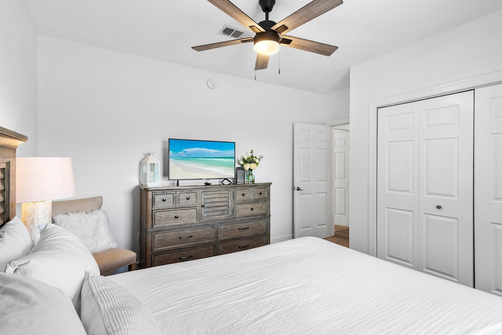 Pavilion Palms 103b