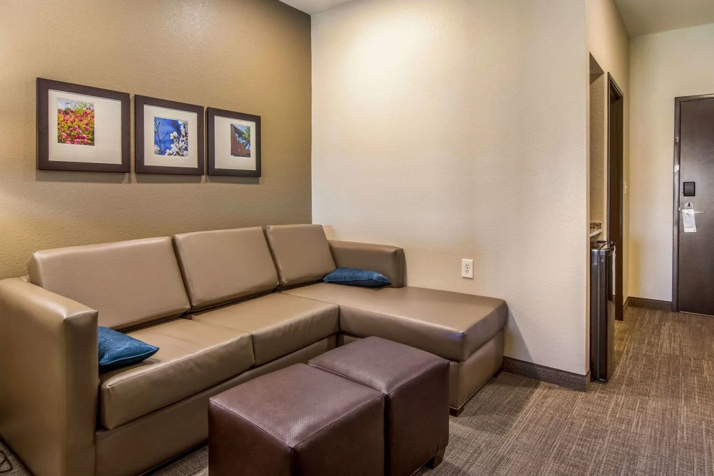 Comfort Suites Brunswick Town Center