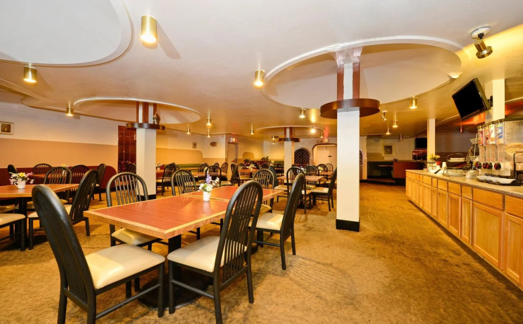 Howard Johnson by Wyndham Saint Joseph Benton Harbor