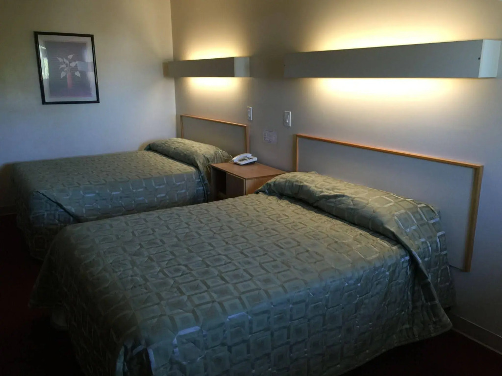 Voyageur Motel