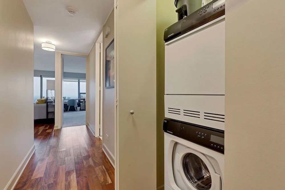 2bd River North Million Dollar Views Parking Incl by AllSet Turnover
