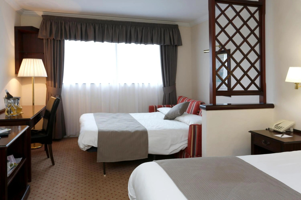 The Oaks Hotel