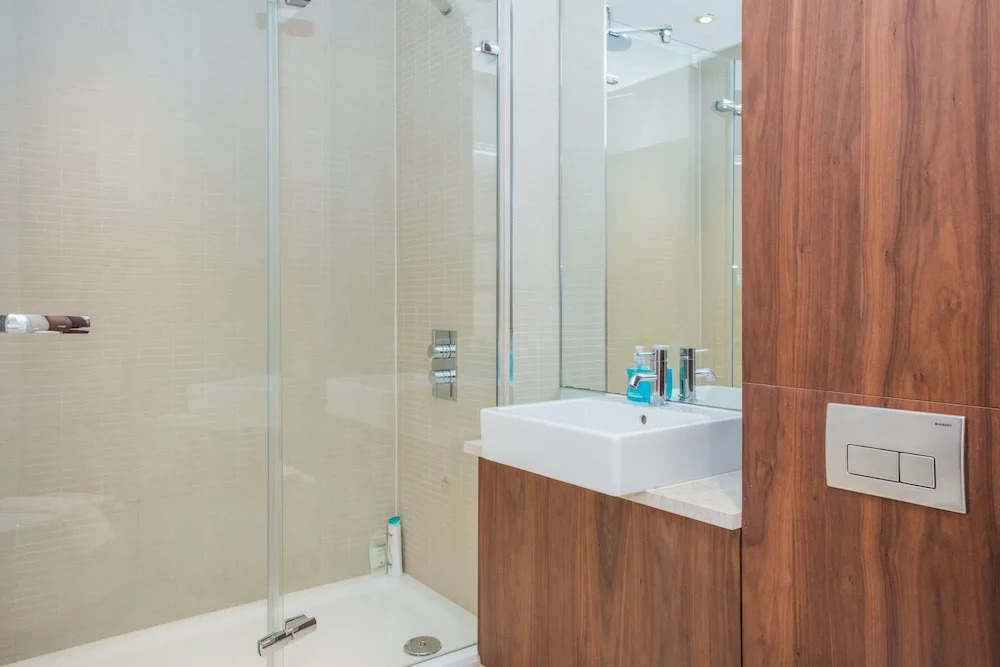 2 Bedroom Apartment Near Victoria Station