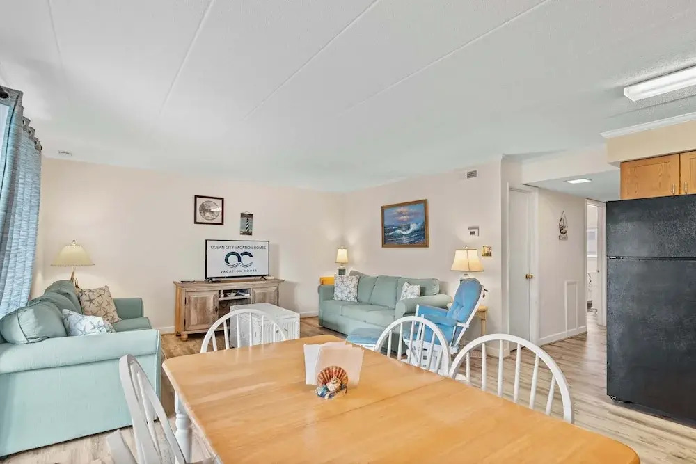 Salty Sands 4 208 2BR Ocean-block Condo, Balcony, Beach Gear & Parking