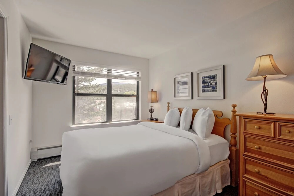 Perfectly Located 2 Story 2br 2ba Close To Lifts + Downtown 1 Bedroom Condo by RedAwning
