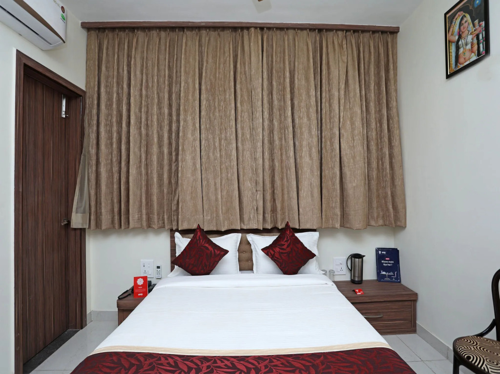 OYO 10326 Hotel The Indra INN