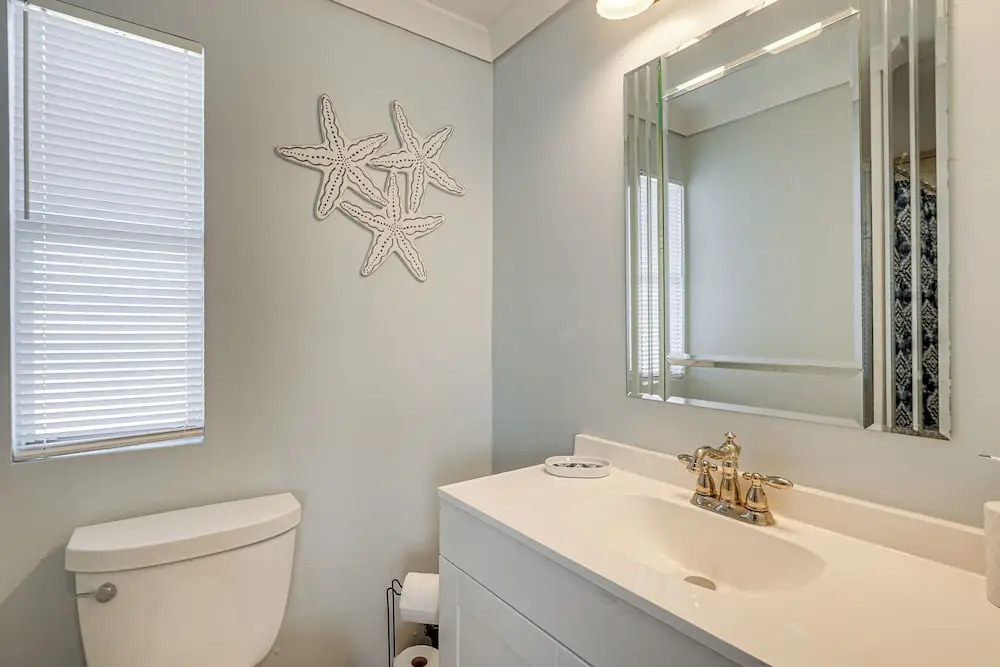 2 Mi to Beaches: Breezy Panama City Home w/ Deck!