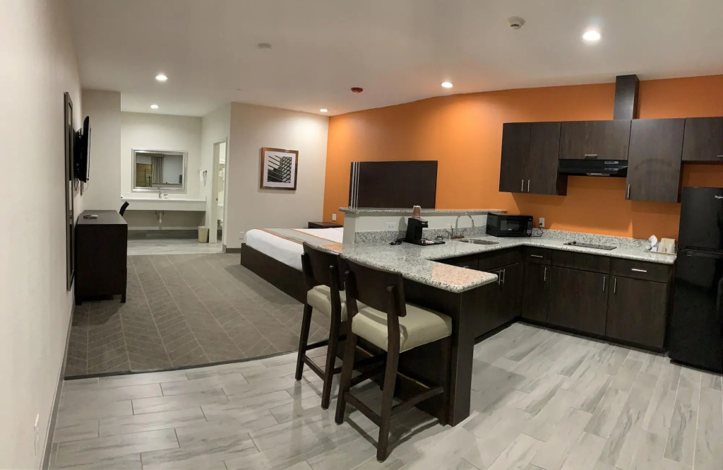 Scottish Inn & Suites - IAH Airport