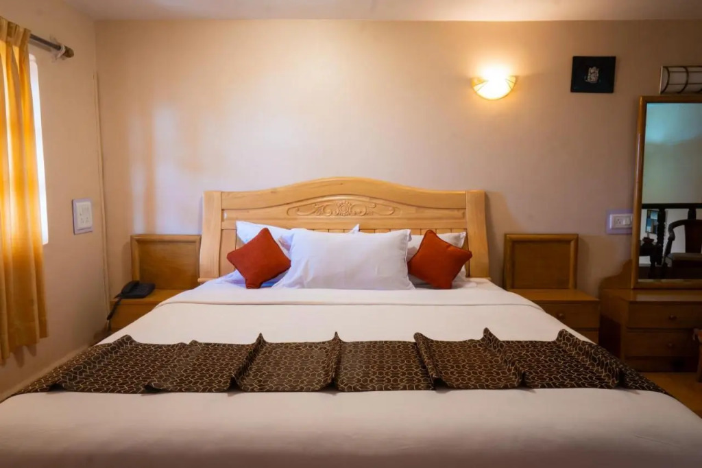 Alcove Beach Resort