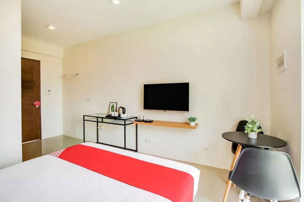 Oyo 403 Maplewave Hotel