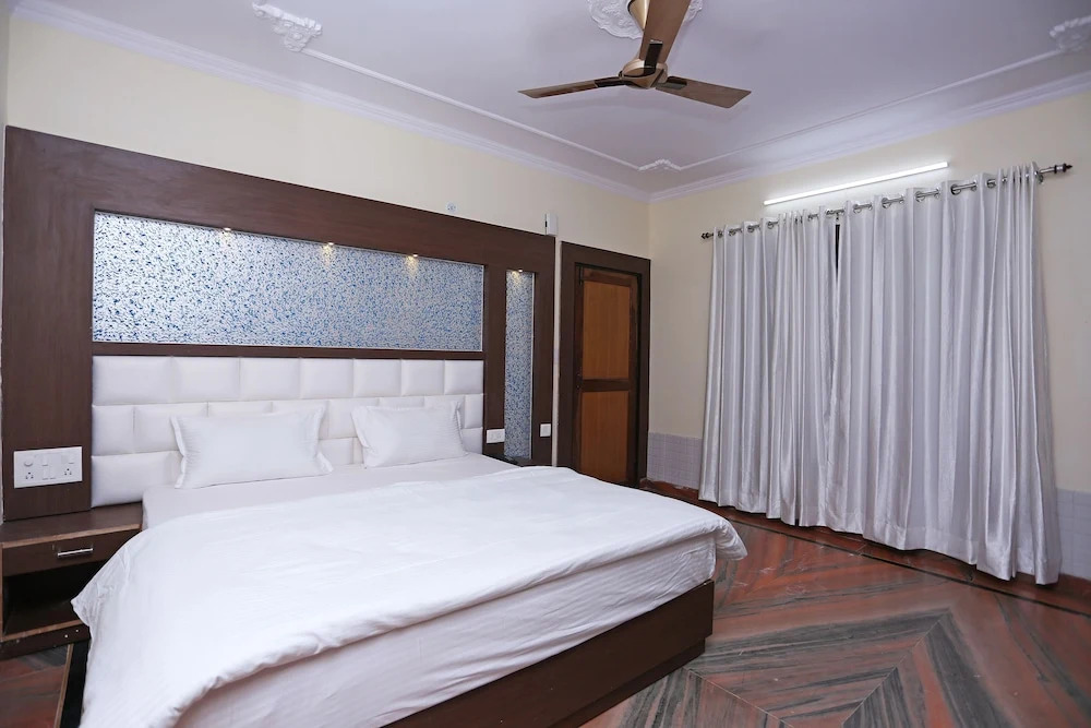 OYO 10926 Home Serene Cottage Bhimtal Road