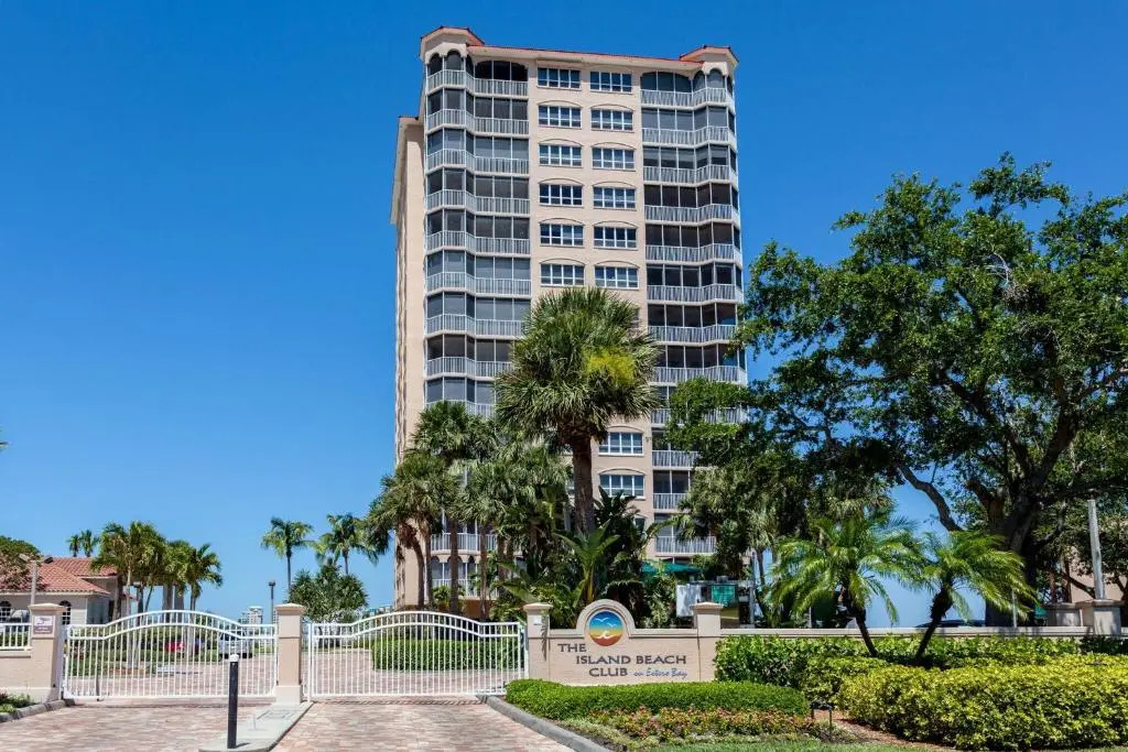 Island Beach Club 304, 2 Bedrooms, Pool, Elevator, WiFi, Sleeps 6, Bay view