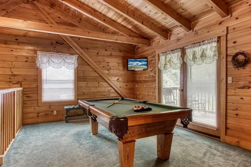 ER2 - Heavenly View Great location! - Close to town! cabin