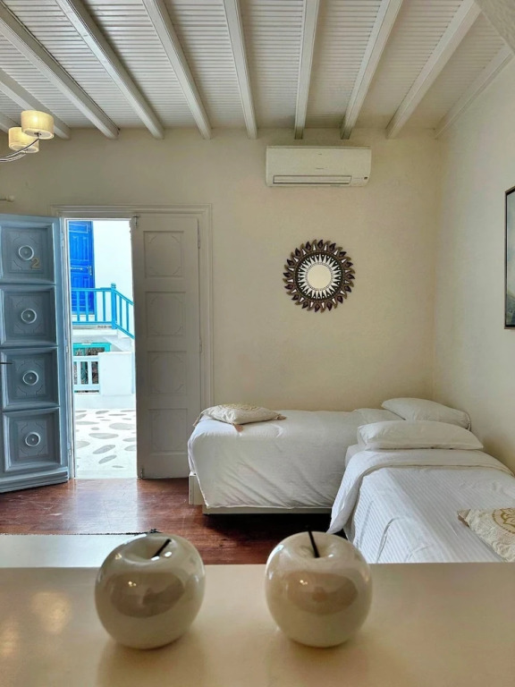 Le Coq Apartments
