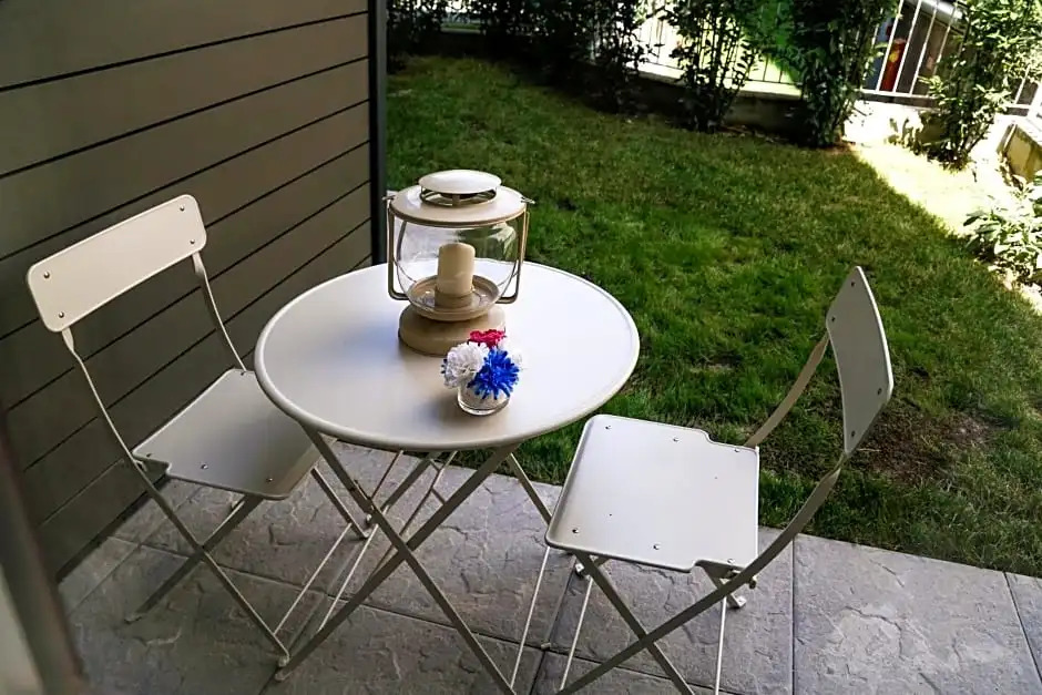 ampio appartamento con giardino e box