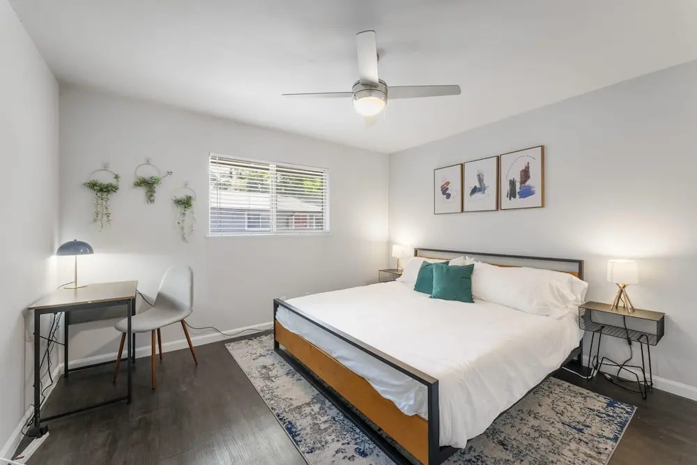 Prime Soco Chic 2BR King Suite w Pool Parking