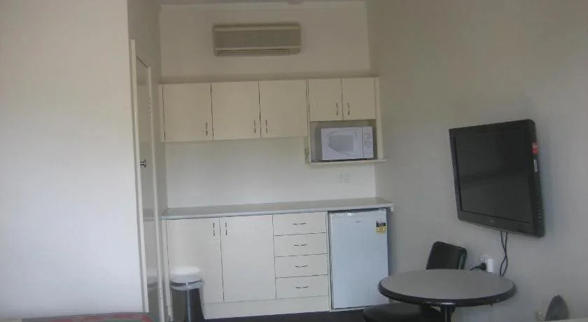 Golden Hills Motel