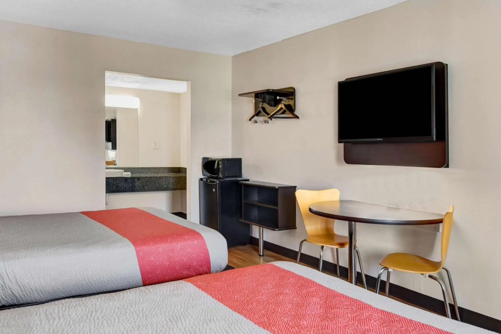 Motel 6-Calhoun, GA