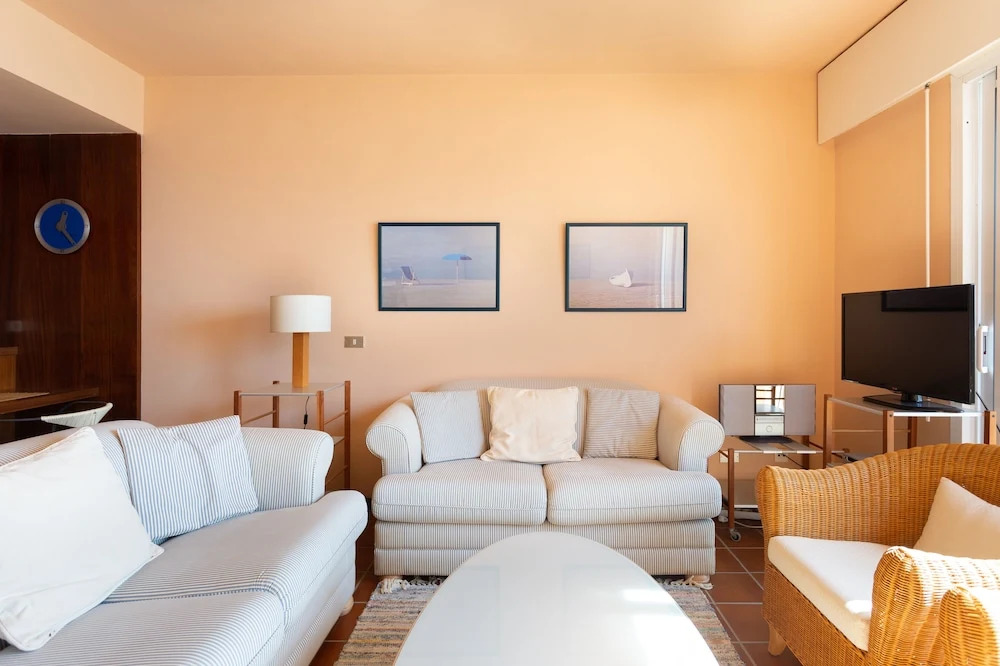 Beach Life Apartment, Exclusive Seafront Triplex