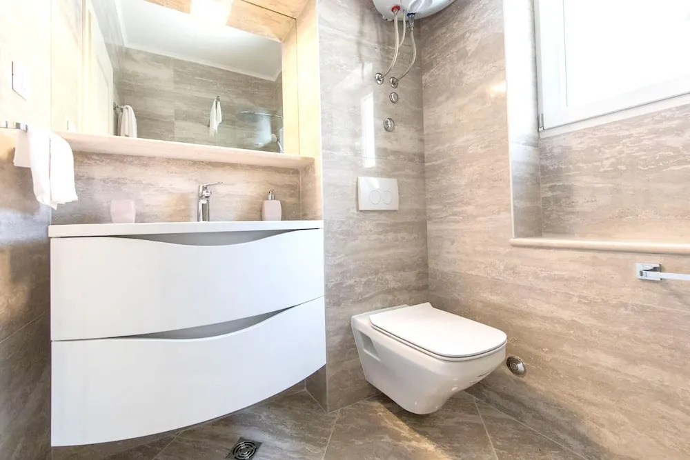 Spacious Villa with Private Pool in Dubrovnik