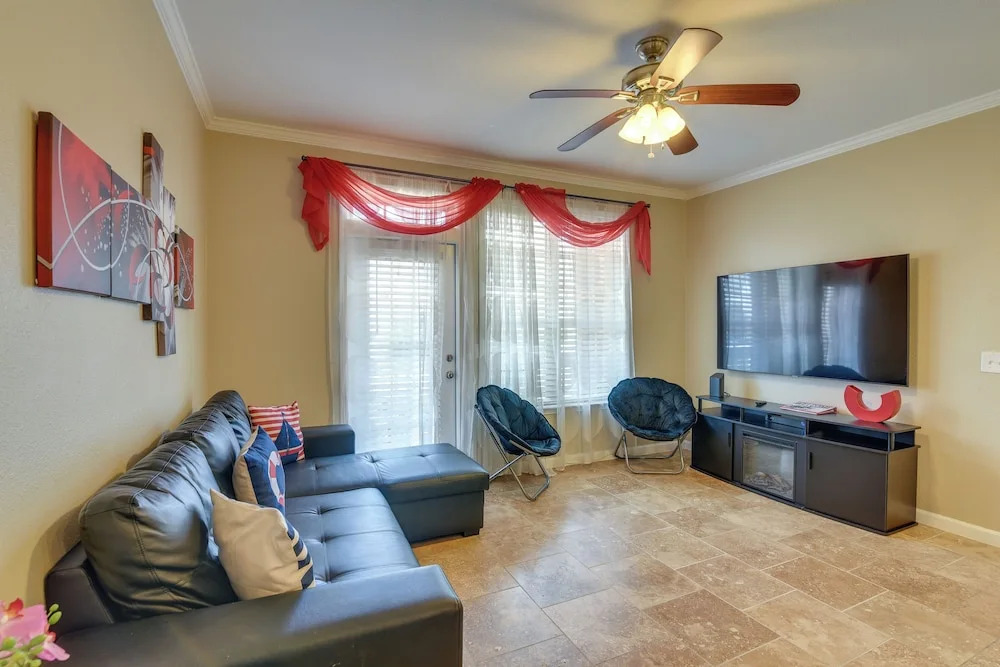 Steps to Beach & Seawall! Galveston Condo w/ Pool