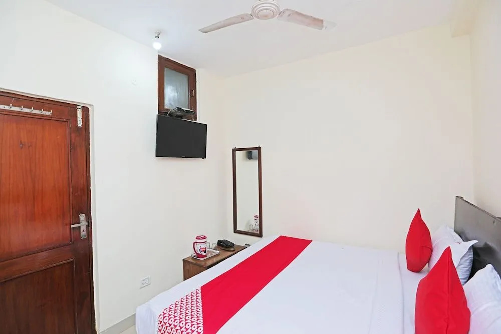 Gulshan Deluxe by OYO Rooms
